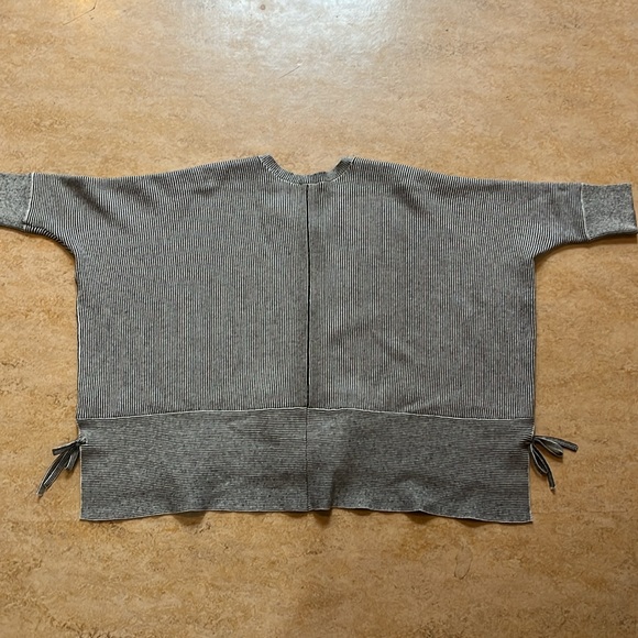 CAbi Shortsleeve Zip Up Cardigan Sweater Small - Picture 5 of 5